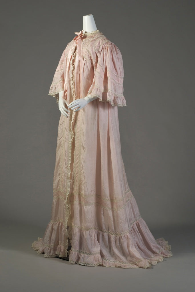VINTAGE FASHION INSPIRATION............The Peignoir Set
