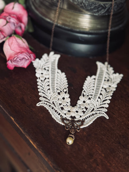 ANGELA lace necklace